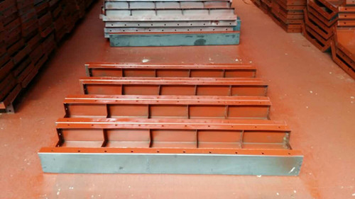 �l�合钢模板厂家讲解钢模板�q�场需要注意的要求